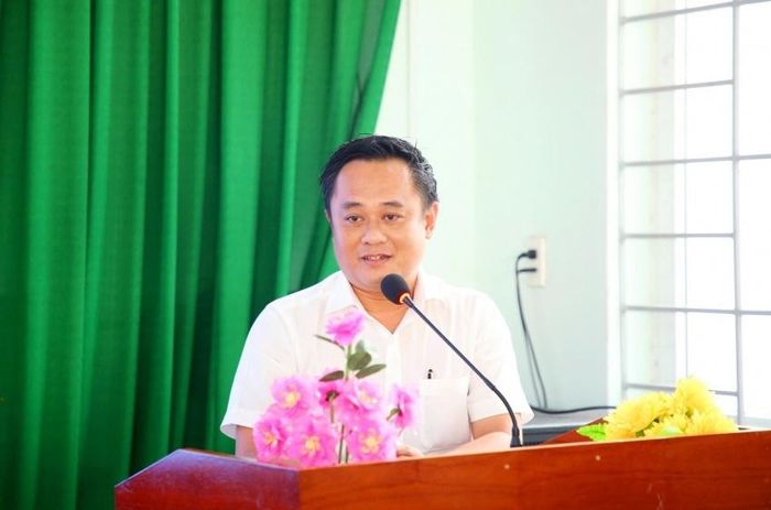 Đồng chí Nguyễn Minh Triết, Phó Bí thư Thường trực Đảng ủy xã Hòa Hiệp phát biểu cảm ơn Cụm phối hợp hoạt động Bà Rịa - Vũng Tàu.