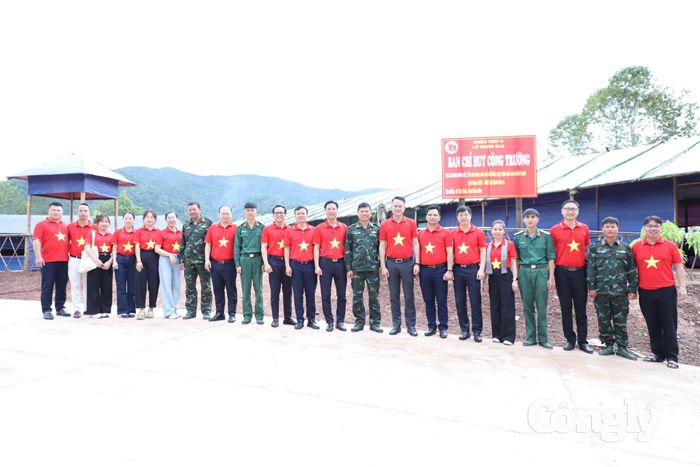 Đoàn thăm, tặng quà đội rà phá bom, mìn, vật liệu nổ Lữ đoàn Công Binh 543, Quân khu 2.