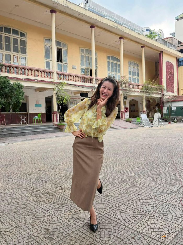 Dù chỉ là vai phụ và mới xuất hiện với thời lượng khá khiêm tốn trong 2 tập gần đây nhưng clip về cô Sinh được khán giả đón nhận nồng nhiệt với hàng triệu lượt xem. 