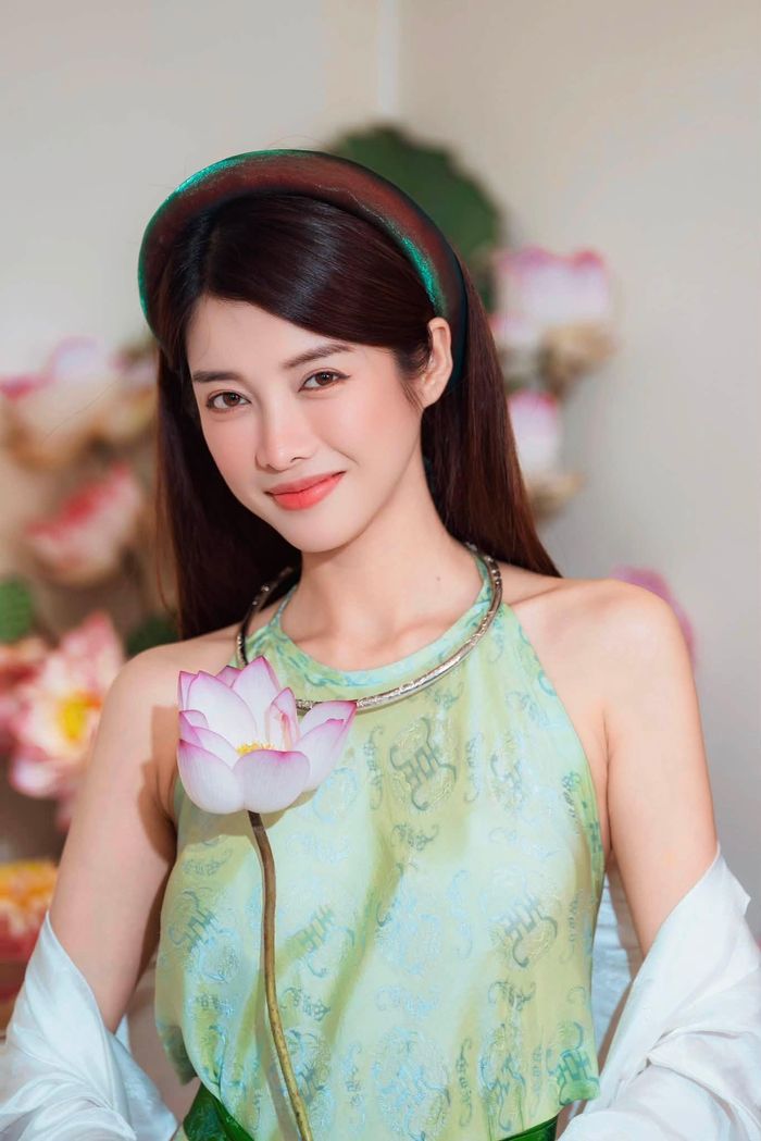 Trình Mỹ Duyên từng học sư phạm, cũng được đi thực tập và được làm cô giáo chủ nhiệm 3 tháng nên ít nhiều nữ diễn viên cũng hiểu đôi chút về môi trường sư phạm, quan sát học cách nói chuyện, cách quan tâm học sinh và cả những khoảnh khắc đáng yêu trong môi trường học đường.