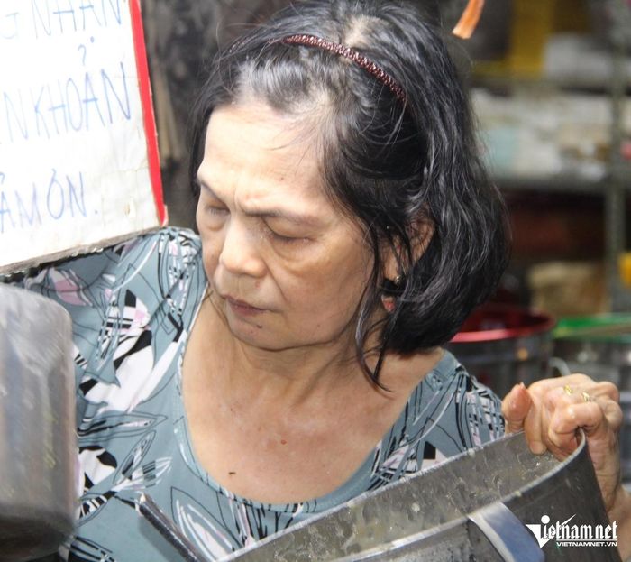 Quán ăn nhỏ được ông Tỷ Minh và bà Sương bán từ cách đây khoảng 40 năm