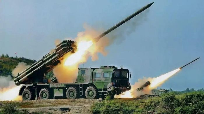 Hệ thống rocket phóng loạt BM-30 Smerch. Ảnh: Bộ Quốc phòng Nga/defensefeeds.com.