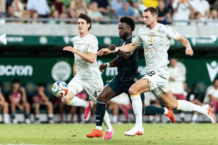 Vinicius có những phút thi đấu đầu tiên dưới thời Mourinho. Ảnh: Diario AS