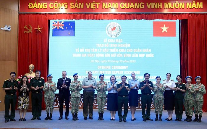 Đại sứ quán New Zealand phối hợp với Cục Gìn giữ hòa bình Việt Nam tổ chức trao đổi kinh nghiệm về hỗ trợ tâm lý hậu triển khai cho quân nhân tham gia hoạt động gìn giữ hòa bình Liên Hợp quốc hồi tháng 10/2025. Ảnh: ĐSQ New Zealand
