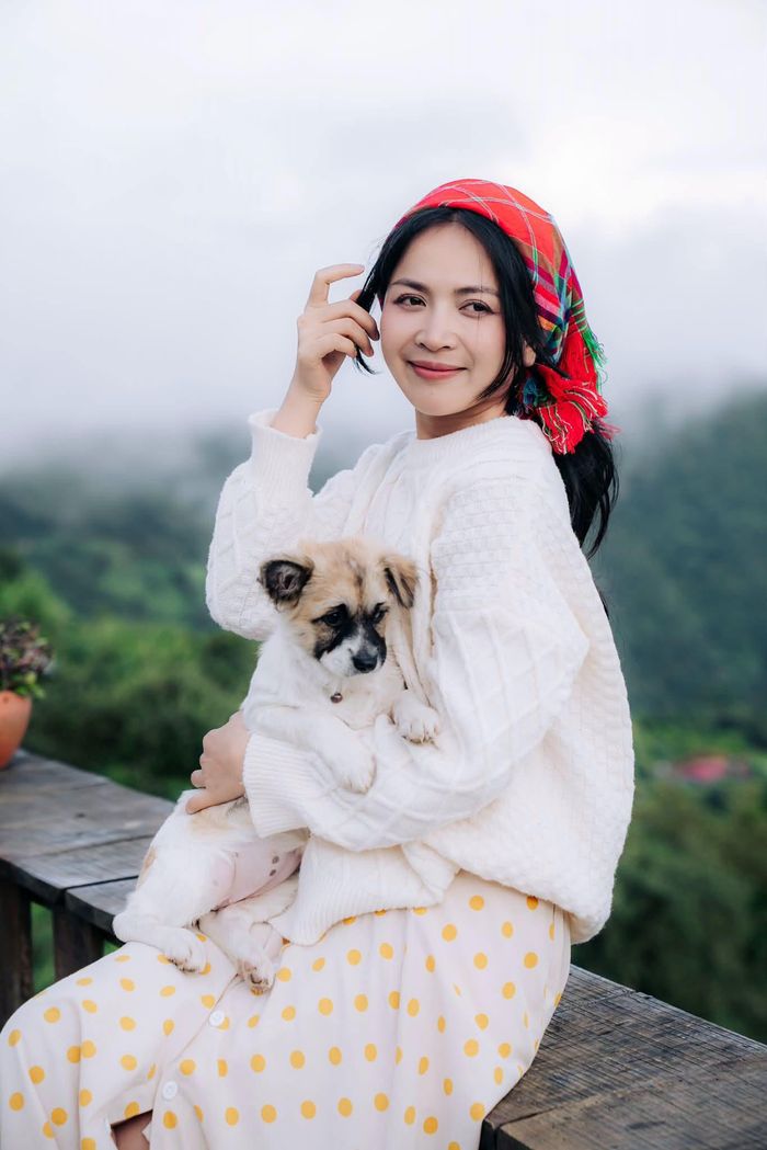 Ca sĩ Nguyễn Duyên Quỳnh đưa thú cưng đi du lịch.