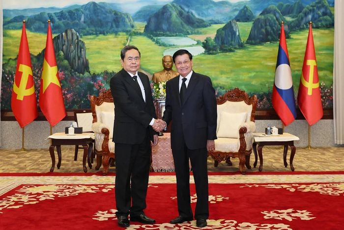 Chủ tịch Quốc hội Trần Thanh Mẫn hội kiến Tổng Bí thư, Chủ tịch nước Lào Thongloun Sisoulith. Ảnh: TTXVN