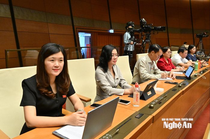 Đoàn ĐBQH tỉnh Nghệ An dự kỳ họp. Ảnh: Viết Chung
