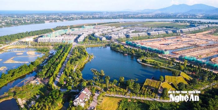 Sông Lam đoạn qua phường Trường Vinh. Ảnh: Thành Cường