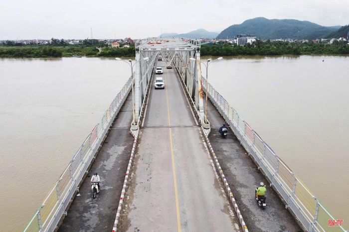 Người dân Đan Hải muốn tới phường Trường Vinh phải đi vòng qua cầu Bến Thủy 1, quãng đường dài thêm khoảng 15 km.