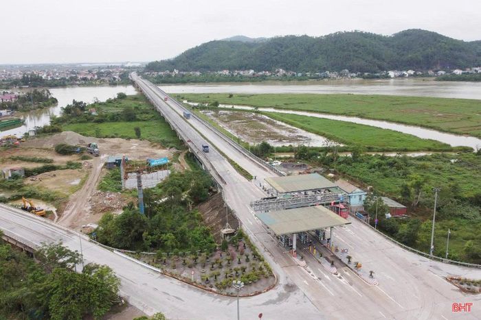Hiện tại cầu Bến Thủy 1 và Bến Thủy 2 là tuyến giao thông huyết mạch giúp 2 tỉnh Hà Tĩnh và Nghệ An kết nối với nhau.