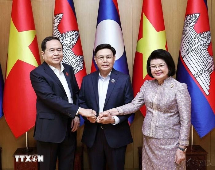 Sáng 18/10/2024, thủ đô Vientiane (Lào), Chủ tịch Quốc hội Việt Nam Trần Thanh Mẫn, Chủ tịch Quốc hội Lào, Chủ tịch Liên nghị viện ASEAN (AIPA-45) Xaysomphone Phomvihane và Chủ tịch Quốc hội Campuchia Samdech Khuon Sudary ăn sáng, làm việc. (Ảnh: Thống Nhất/TTXVN)