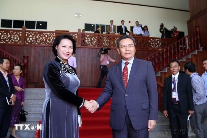 Chủ tịch Quốc hội Nguyễn Thị Kim Ngân hội kiến đồng chí Xaysomphone Phomvihane, Ủy viên Bộ Chính trị, Chủ tịch Ủy ban Trung ương Mặt trận Lào xây dựng đất nước, trong chuyến thăm hữu nghị chính thức nước CHDCND Lào, sáng 27/9/2016. (Ảnh: Phạm Kiên/TTXVN)