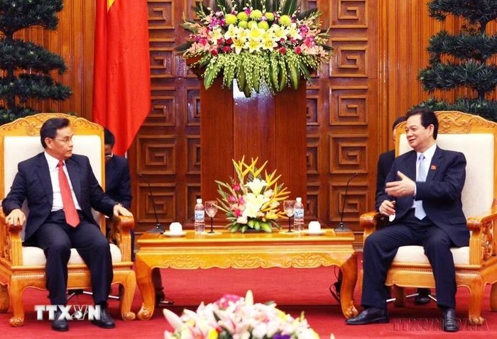 Thủ tướng Nguyễn Tấn Dũng tiếp Phó Chủ tịch Quốc hội CHDCND Lào Xaysomphone Phomvihane, nhân chuyến thăm và làm việc tại Việt Nam (27/10/2011). (Ảnh: Nguyễn Dân/TTXVN)
