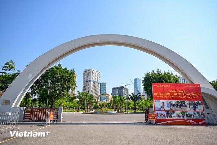 Theo Đề án, tuyến phố đi bộ dự kiến được tổ chức tại trục phố Thành Thái và phố Khúc Thừa Dụ, hoạt động vào các tối cuối tuần, ngày lễ và những đợt cao điểm trong năm. (Ảnh: Minh Sơn/Vietnam+)