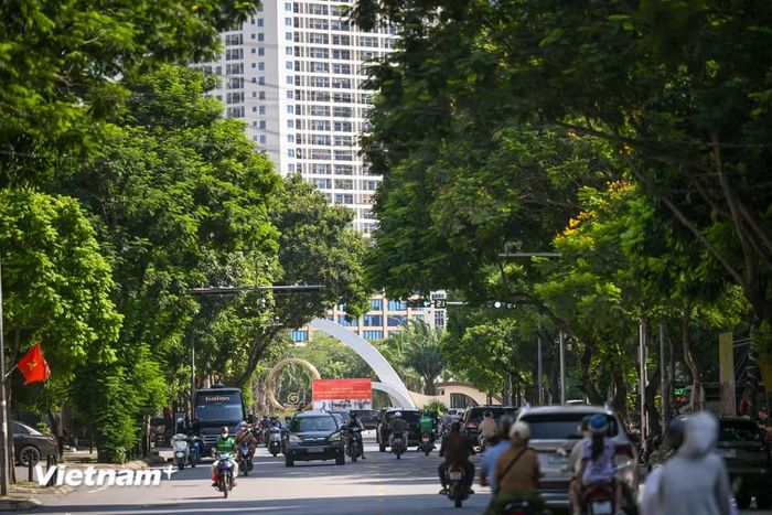 Tuyến phố này được xem là khu vực có nhiều điều kiện để phát triển các hoạt động ẩm thực, thương mại và dịch vụ gắn với không gian đi bộ. (Ảnh: Minh Sơn/Vietnam+)