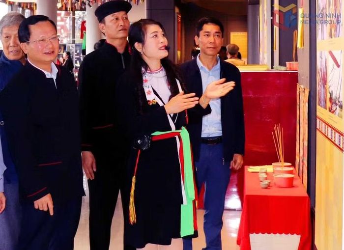 Nét đẹp riêng phục nữ của phụ nữ Sán Dìu trong Lễ hội Đại Phan năm 2026, tại đặc khu Vân Đồn. (Ảnh: Cổng Thông tin điện tử tỉnh Quảng Ninh)