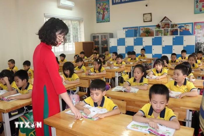 Giờ học của giáo viên và học sinh lớp 1, Trường Tiểu học Liên Bảo, phường Vĩnh Phúc, tỉnh Phú Thọ. (Ảnh: Nguyễn Thảo/TTXVN)