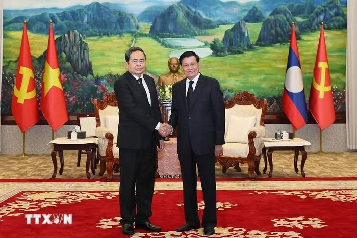 Chủ tịch Quốc hội Trần Thanh Mẫn hội kiến Tổng Bí thư, Chủ tịch nước Lào Thongloun Sisoulith. (Ảnh: Doãn Tấn/TTXVN)