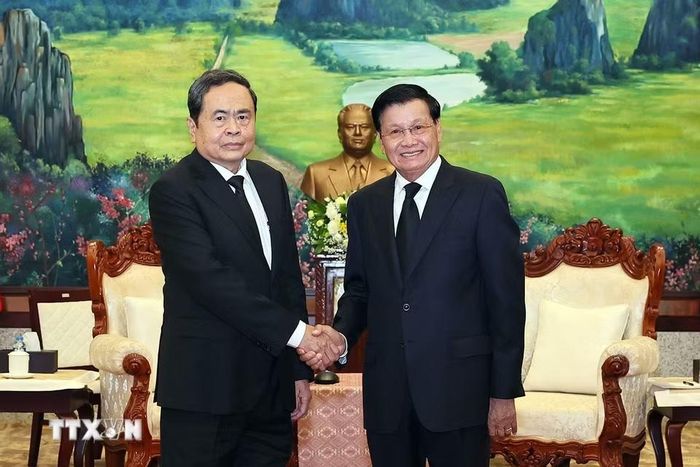 Chủ tịch Quốc hội Trần Thanh Mẫn hội kiến Tổng Bí thư, Chủ tịch nước Lào Thongloun Sisoulith. (Ảnh: Doãn Tấn/TTXVN)