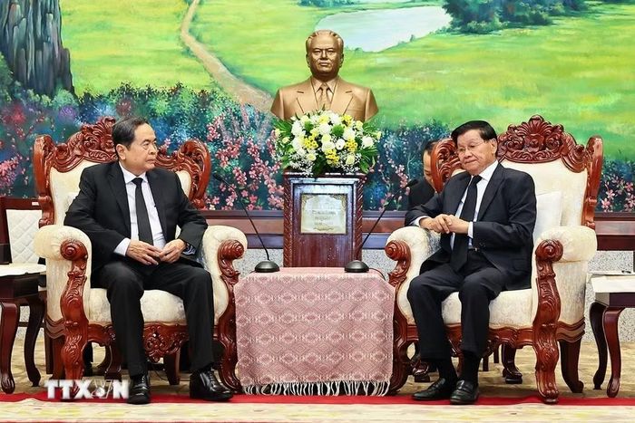 Chủ tịch Quốc hội Trần Thanh Mẫn hội kiến Tổng Bí thư, Chủ tịch nước Lào Thongloun Sisoulith. (Ảnh: Doãn Tấn/TTXVN)