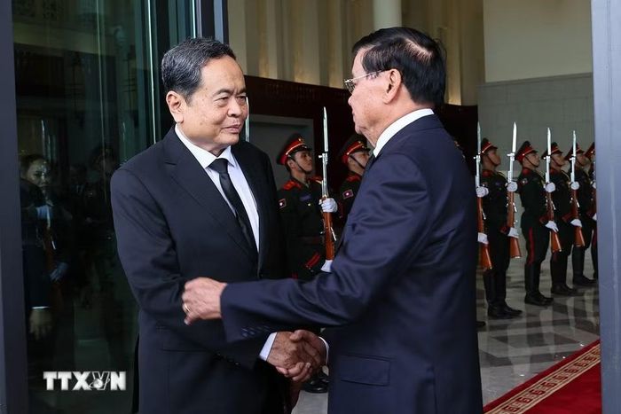 Chủ tịch Quốc hội Trần Thanh Mẫn hội kiến Tổng Bí thư, Chủ tịch nước Lào Thongloun Sisoulith. (Ảnh: Doãn Tấn/TTXVN)