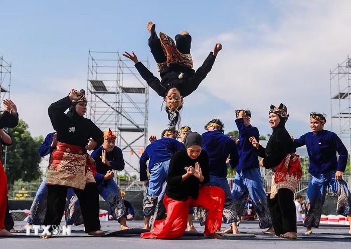 Đoàn võ thuật Indonesia biểu diễn tại Festival. (Ảnh: Khánh Hòa/TTXVN)