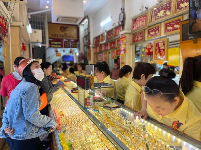 Chênh lệch mua - bán vẫn cao, chuyên gia cảnh báo rủi ro vẫn lớn, nhà đầu tư nên cân nhắc mua vào.
