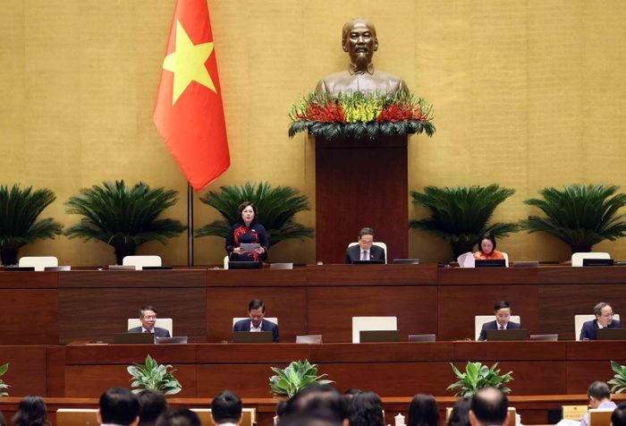 Phó Chủ tịch Quốc hội Nguyễn Thị Hồng điều hành phiên họp. Ảnh: An Đăng/TTXVN
