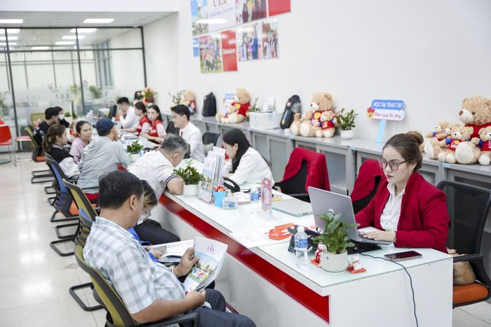 UEF tiếp nhận hồ sơ nhập học kể cả Thứ Bảy và Chủ Nhật. Ảnh: N.T