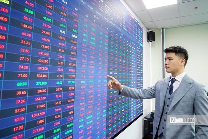 Direct Indexing đơn giản bổ sung một hướng tiếp cận khác: giữ tinh thần đa dạng hóa của đầu tư chỉ số nhưng đưa quyền sở hữu và quản trị xuống cấp độ từng cổ phiếu.