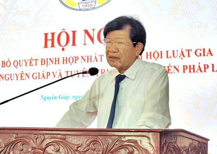 ông Nguyễn Quốc Khánh – Phó Chủ tịch Thường trực Hội Luật gia thành phố phát biểu tại hội nghị.