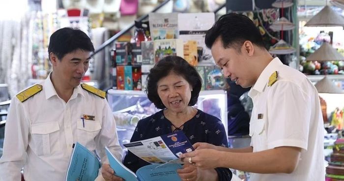 Hộ, cá nhân kinh doanh doanh thu đến 10 tỷ đồng có thể được giảm 30% thuế. Ảnh: VGP.
