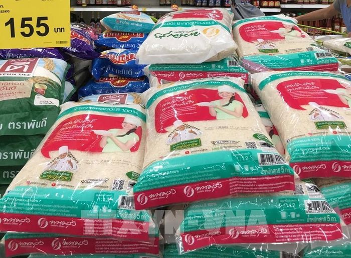 Gạo bày bán tại siêu thị Thái Lan. Ảnh: Ngọc Quang-TTXVN
