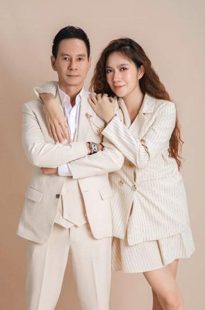 Lý Hải hạnh phúc bên Minh Hà.