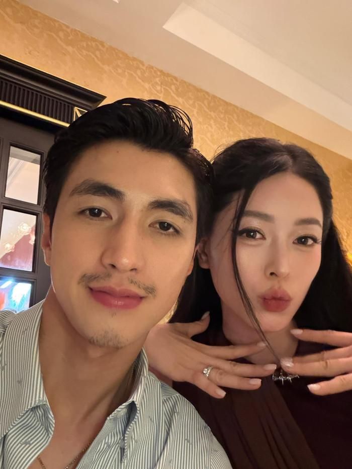Khoảnh khắc đời thường dí dỏm của cả hai. Ảnh: FBNV