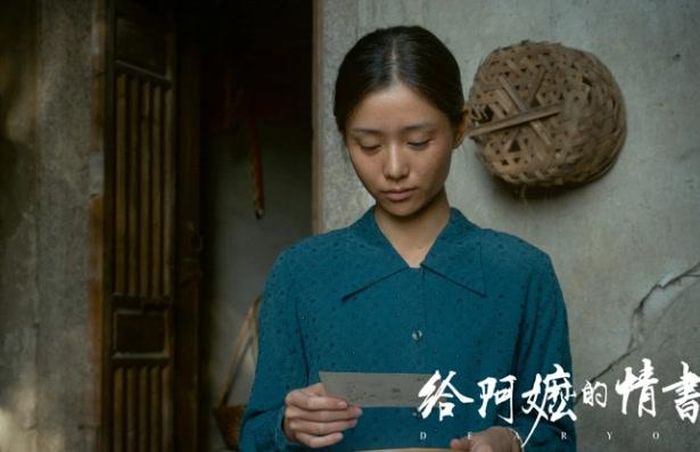 Những bức thư trở thành sợi dây kết nối tình yêu, tình thân và những con người cách xa nhau qua năm tháng.