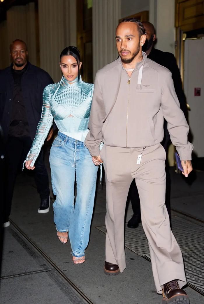 Mối quan hệ giữa tay đua Lewis Hamilton và người mẫu Kim Kardashian khiến nhiều người ngưỡng mộ.