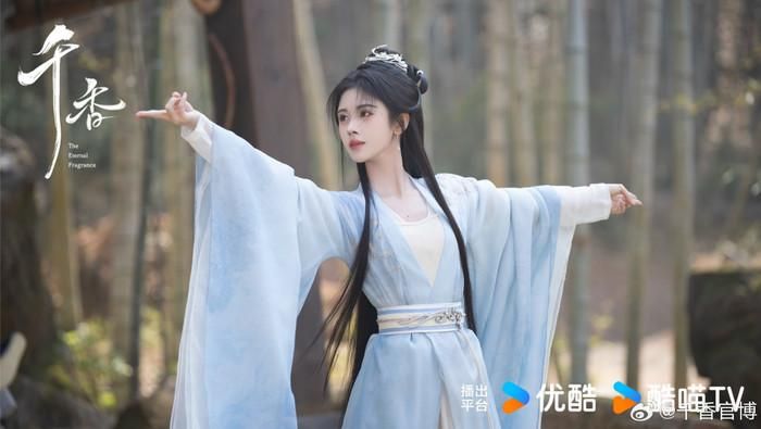 Cúc Tịnh Y hóa thân thành Khương Lê Phi ngây thơ nhưng ẩn chứa bí mật thân thế khiến cả tam giới tranh giành. Ảnh: NSX