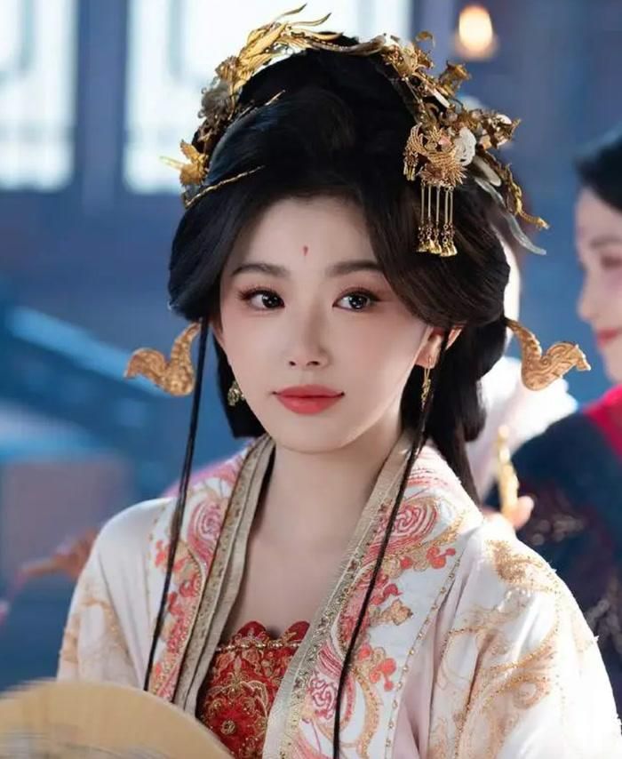 Khổng Tuyết Nhi lột xác ấn tượng khi hóa thân thành nàng công chúa Lý Thuật mang vẻ ngoài kiêu ngạo nhưng sở hữu tâm cơ sâu sắc. Ảnh: iQIYI