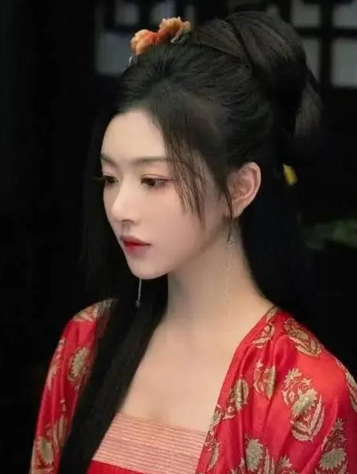Dù chỉ đảm nhận vai khách mời trong Mặc Vũ Vân Gian, Khổng Tuyết Nhi vẫn chiếm trọn ánh nhìn nhờ thần thái quyến rũ và ánh mắt sắc sảo. Ảnh: NSX