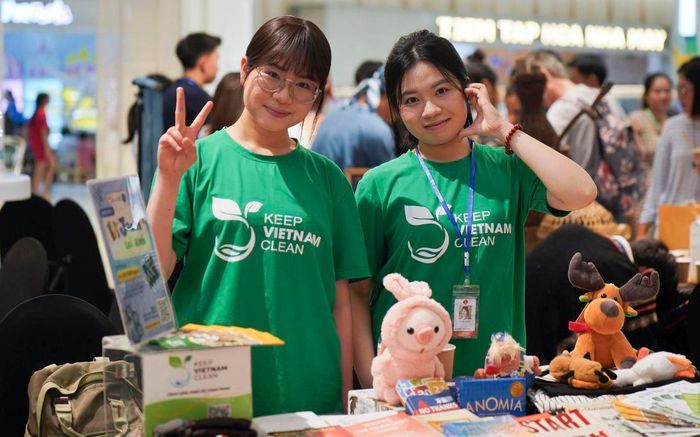 Các bạn trẻ sôi nổi tham gia lễ khai mạc Ngày Quốc tế Thanh niên 2026 tổ chức tại Hà Nội