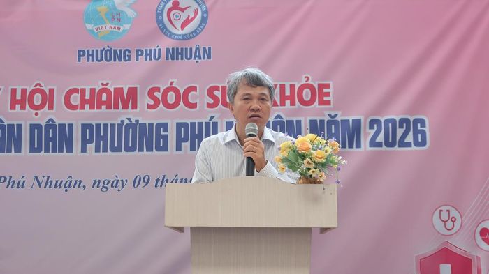 Bác sĩ CKII Phan Thanh Tâm, Giám đốc Trạm y tế phường Phú Nhuận, phát biểu 