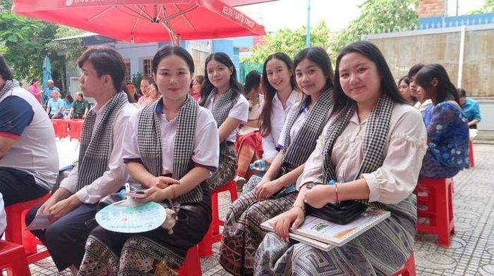 Các hoạt động giao lưu văn nghệ diễn ra sôi nổi.