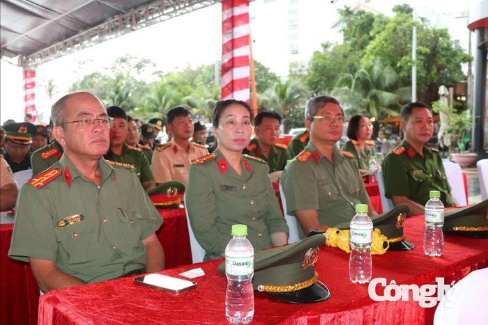 Đại biểu tham dự Lễ ra quân