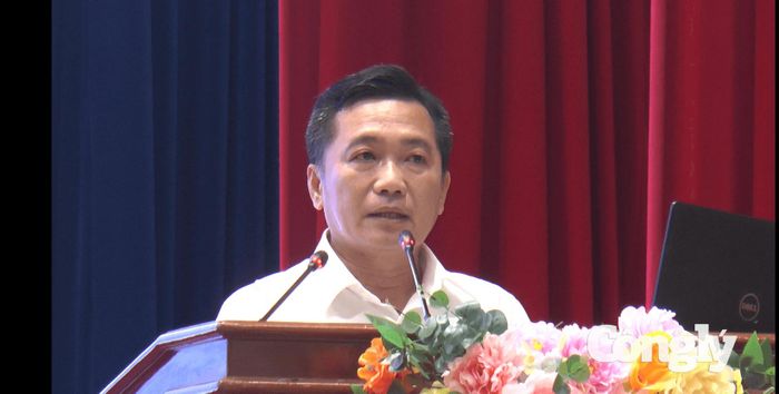 Phó Chánh án TAND tỉnh Đồng Tháp Trần Trung Thành trình bày chuyên đề tại hội nghị tập huấn