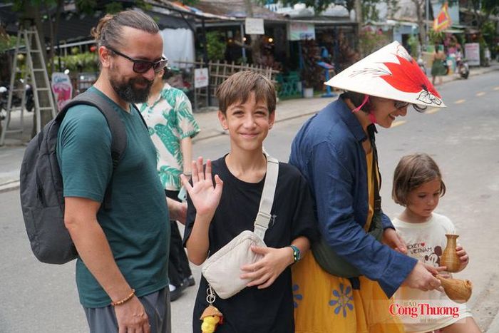 Lễ hội Làng Biển Tân Thành 2026 – Tan Thanh Block Fest 2026 thu hút hàng nghìn du khách, trong đó phần nhiều là du khách quốc tế