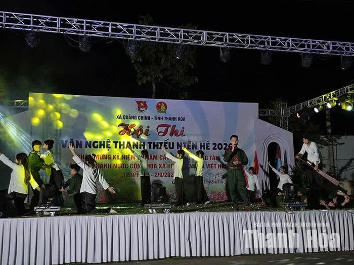 Một số tiết mục đặc sắc trong đêm hội thi văn nghệ.