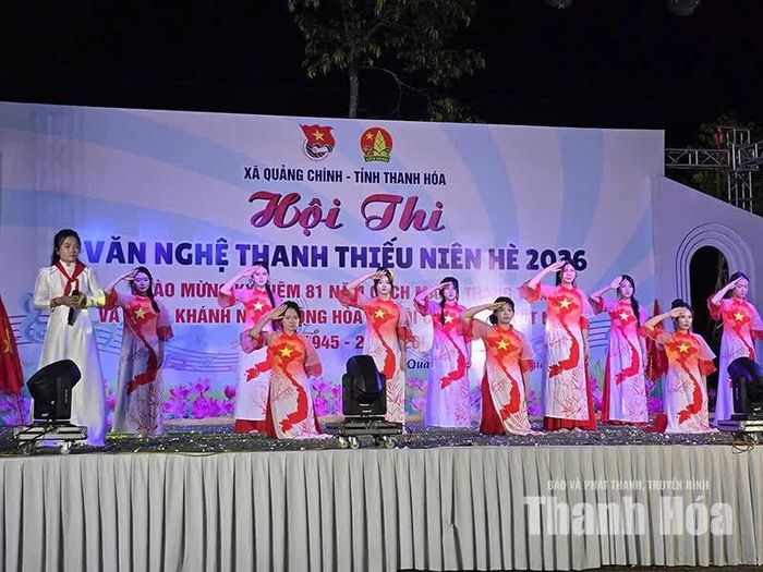Một số tiết mục đặc sắc trong đêm hội thi văn nghệ.