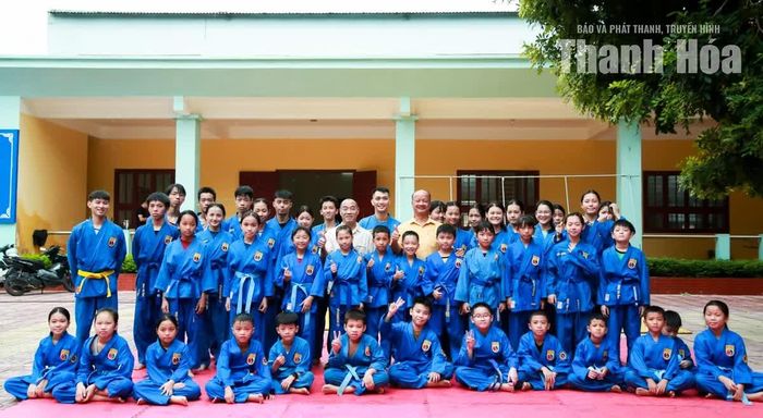 Chủ tịch Liên đoàn Vovinam Thanh Hóa Nguyễn Hồng Phong (áo vàng) cho biết: “Thông qua giải là cơ sở để tỉnh Thanh Hóa tiếp tục chọn Vovinam là môn thể thao thế mạnh, qua đó tiếp tục đầu tư trọng điểm để thi đấu giành thành tích cao ở đấu trường quốc gia, quốc tế. Đồng thời giới thiệu đến bạn bè trong và ngoài tỉnh tinh thần thượng võ, những nét đẹp của văn hóa xứ Thanh”.