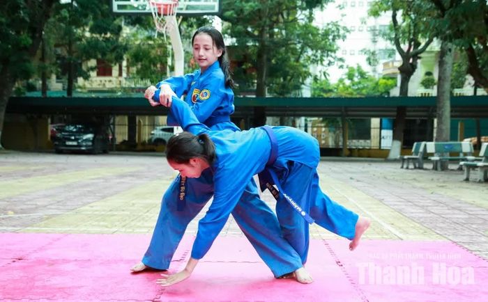 Em Cao Quỳnh Anh (SN 2011) , CLB Vovinam Sầm Sơn chia sẻ: “Em đã tập luyện Vovinam được 5 năm. Dù áp lực khi phải chạm trán với nhiều đối thủ mạnh từ nhiều CLB trong và ngoài tỉnh, nhưng em sẽ thi đấu hết mình, giữ vững tinh thần võ đạo để đạt thành tích cao nhất về cho CLB ở nội dung Tinh hoa lưỡng nghi kiếm pháp và kỹ thuật căn bản nữ đồng đội”.